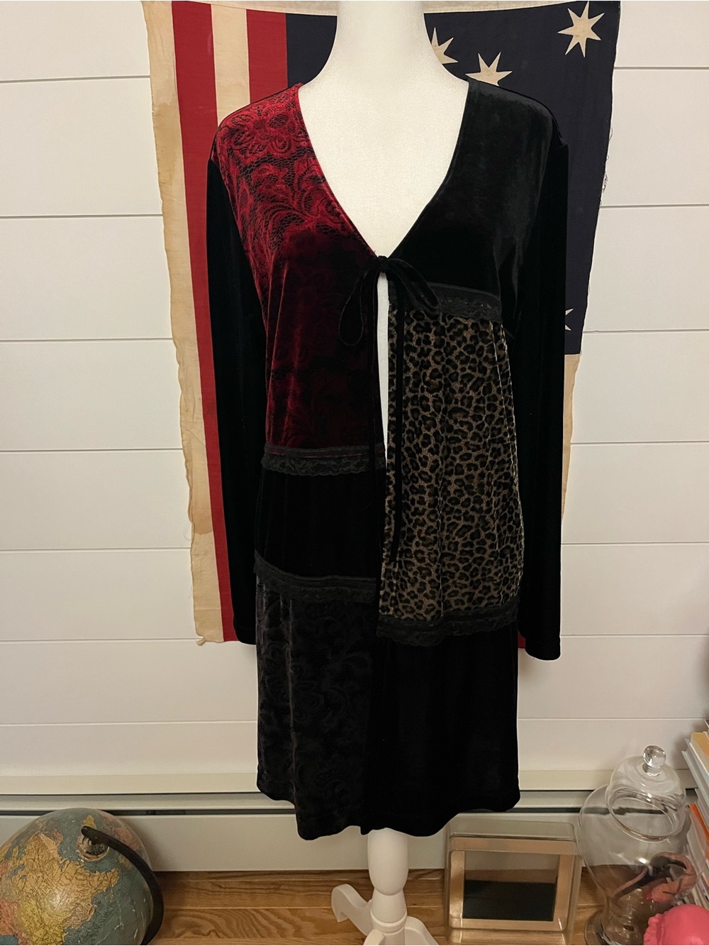 VTG 90s Black velvet duster with red velvet panel leopard floral grunge goth